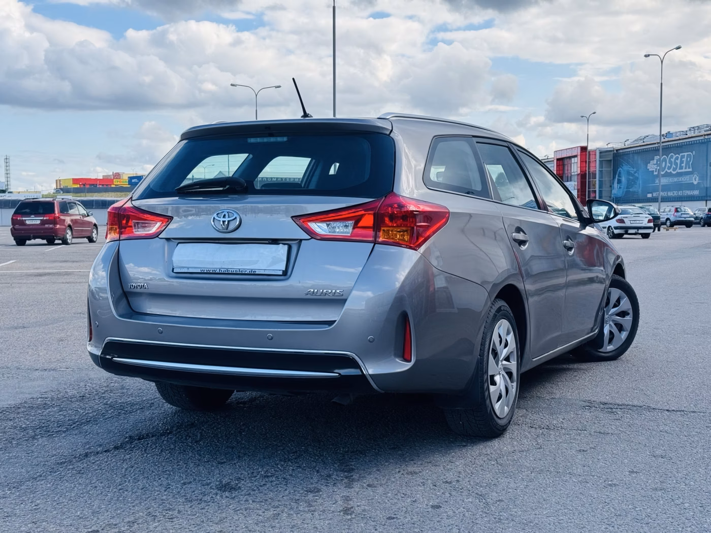 Toyota Auris фото 2