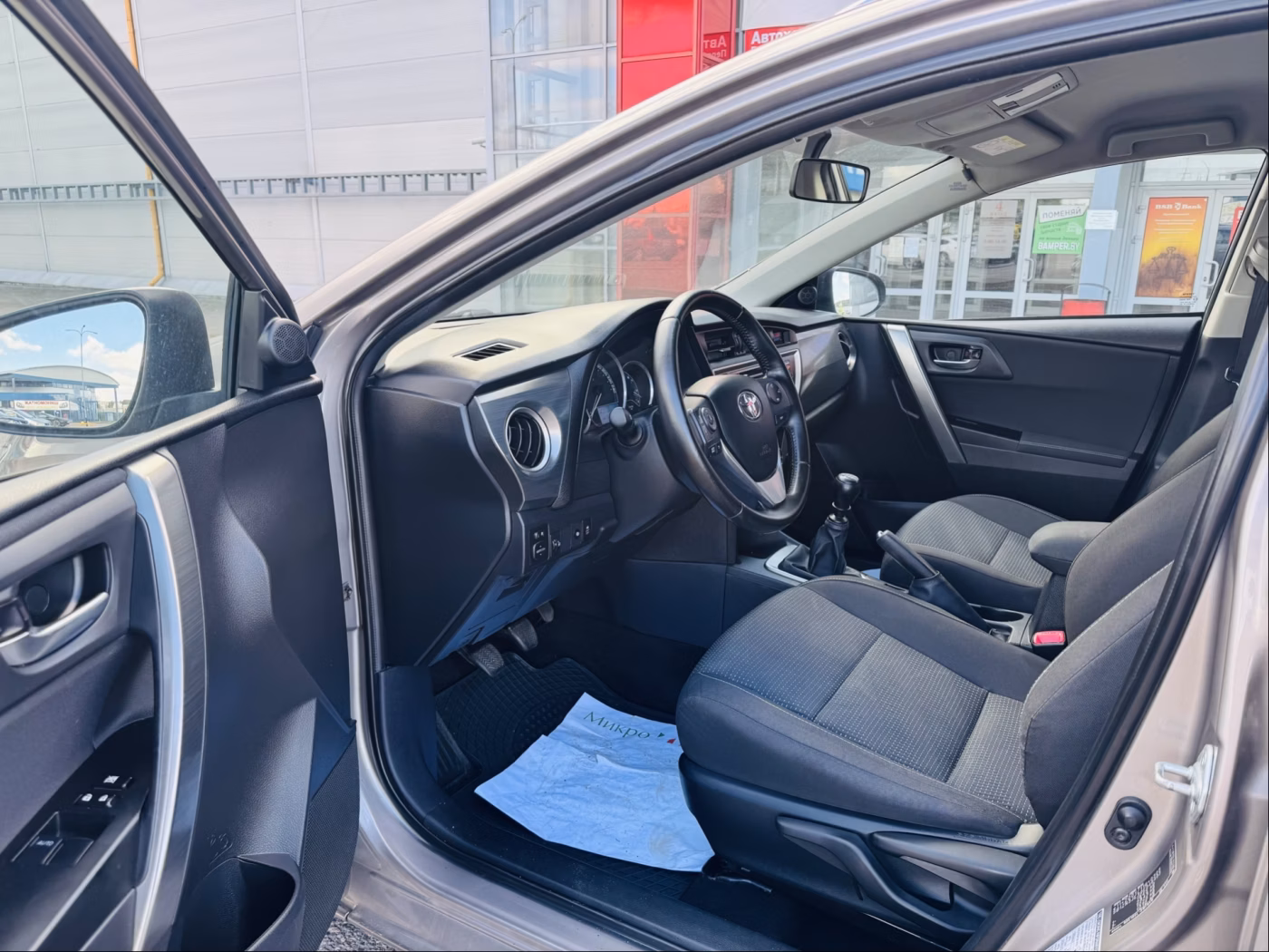 Toyota Auris фото 5