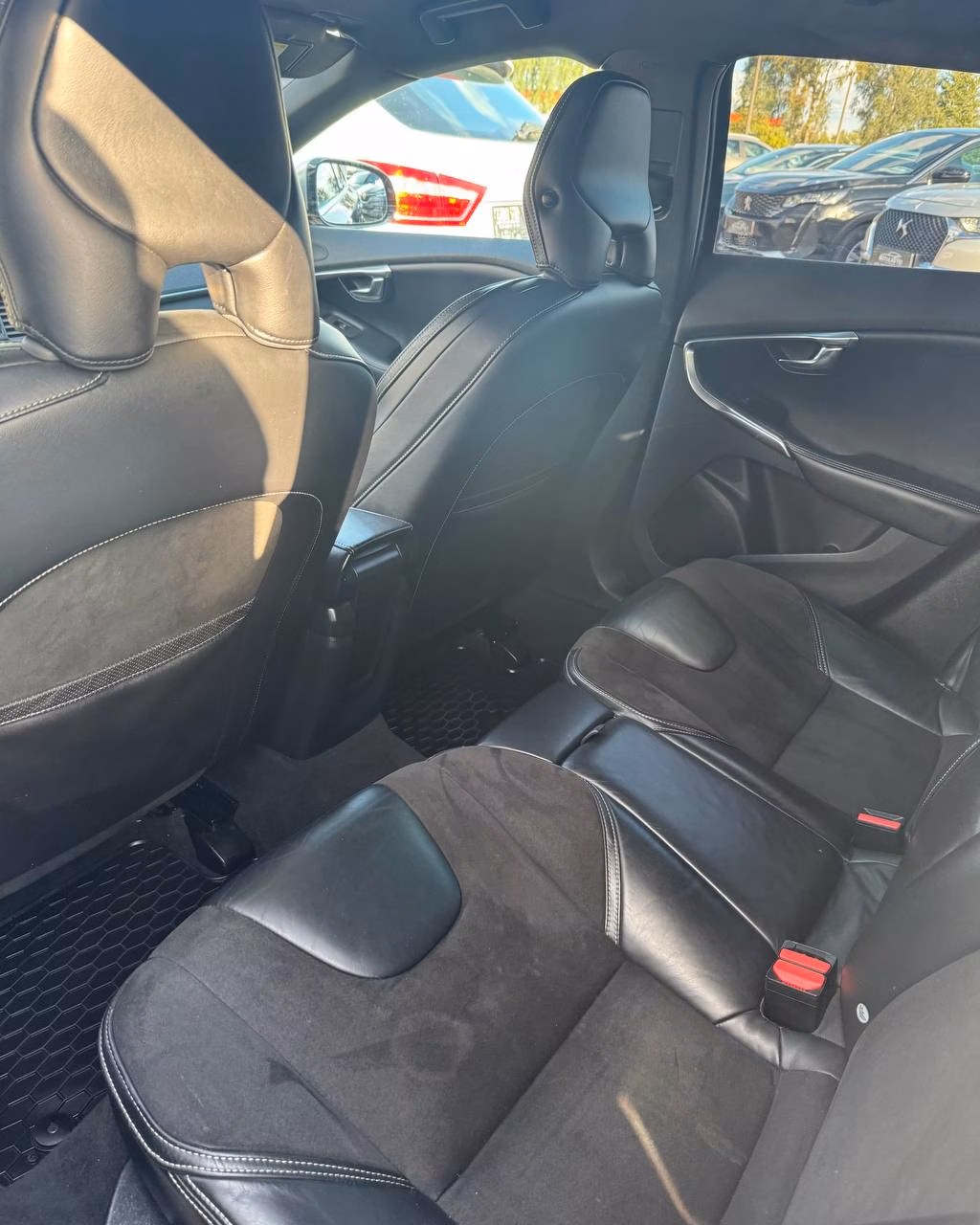Volvo V40 фото 11