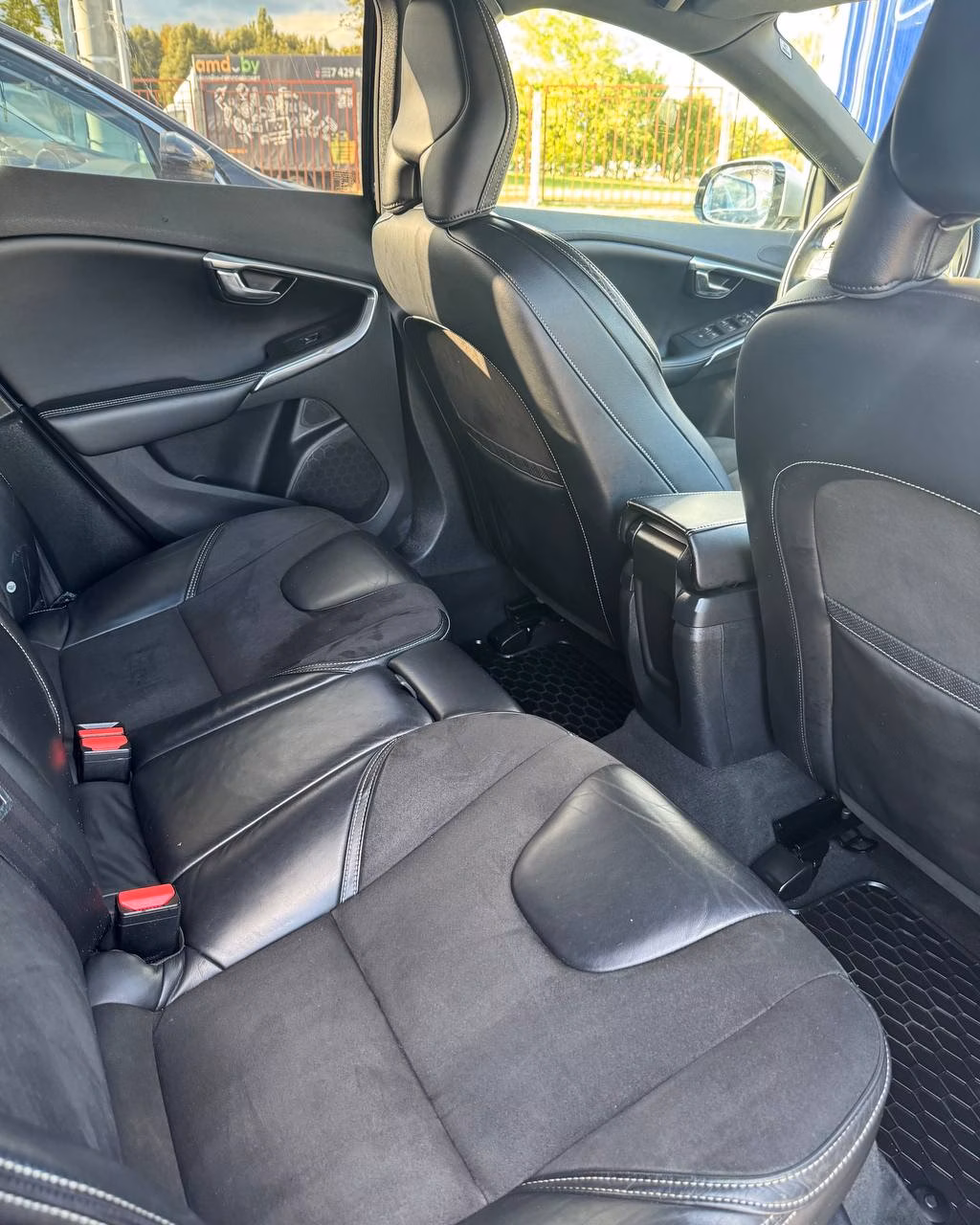 Volvo V40 фото 12