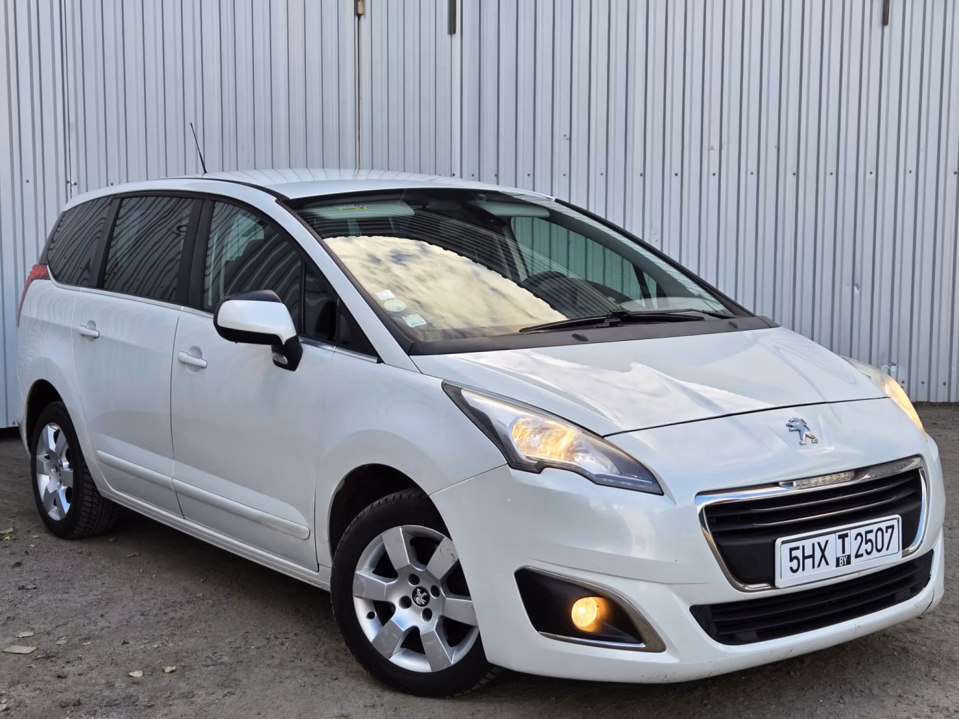 Peugeot 5008 фото 10