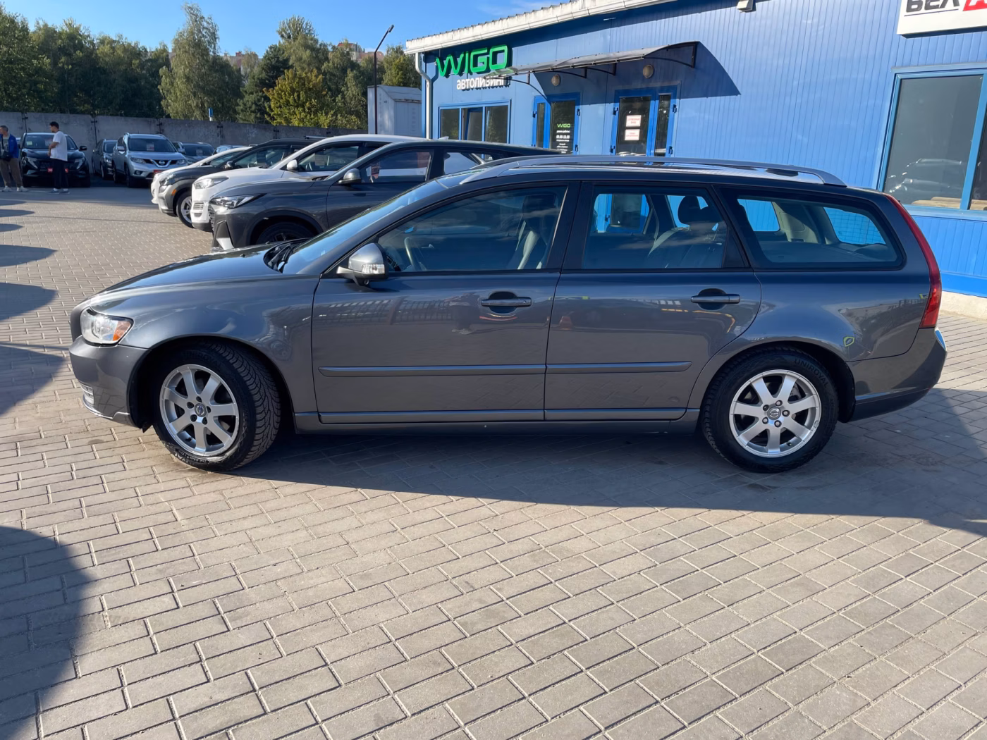 Volvo V50 фото 8
