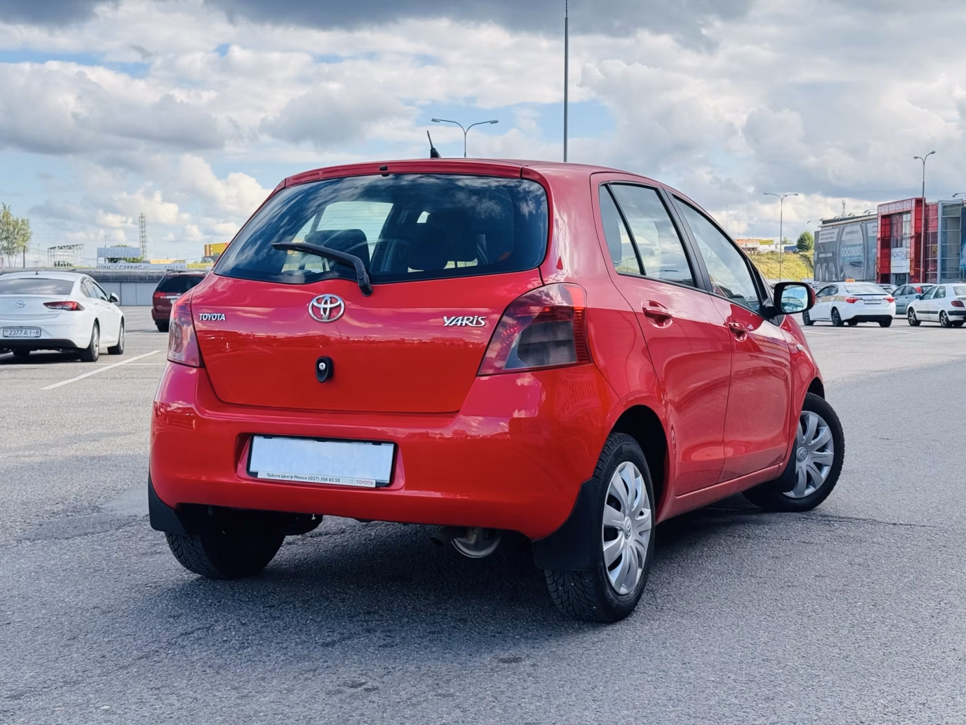 Toyota Yaris фото 2