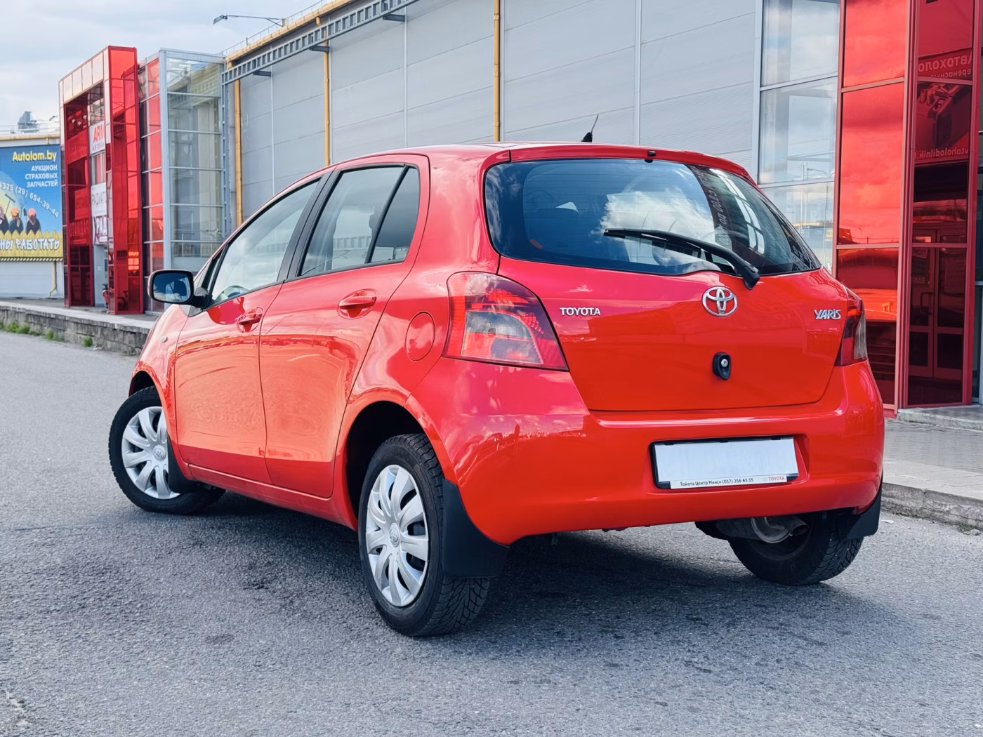 Toyota Yaris фото 4