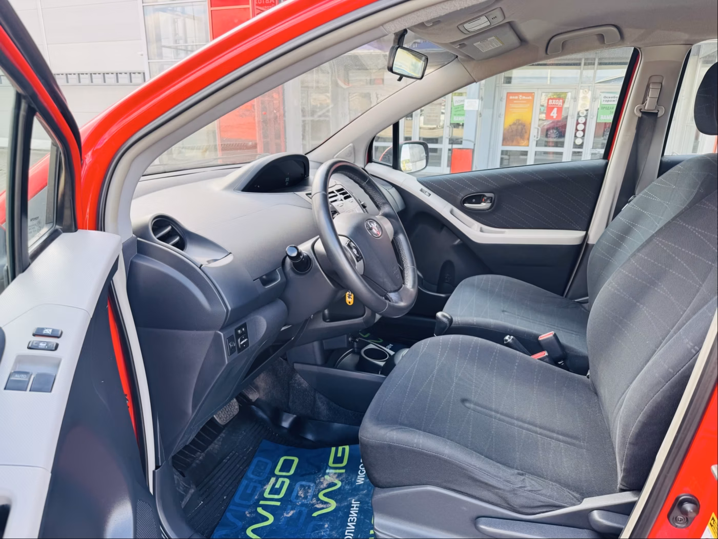 Toyota Yaris фото 5