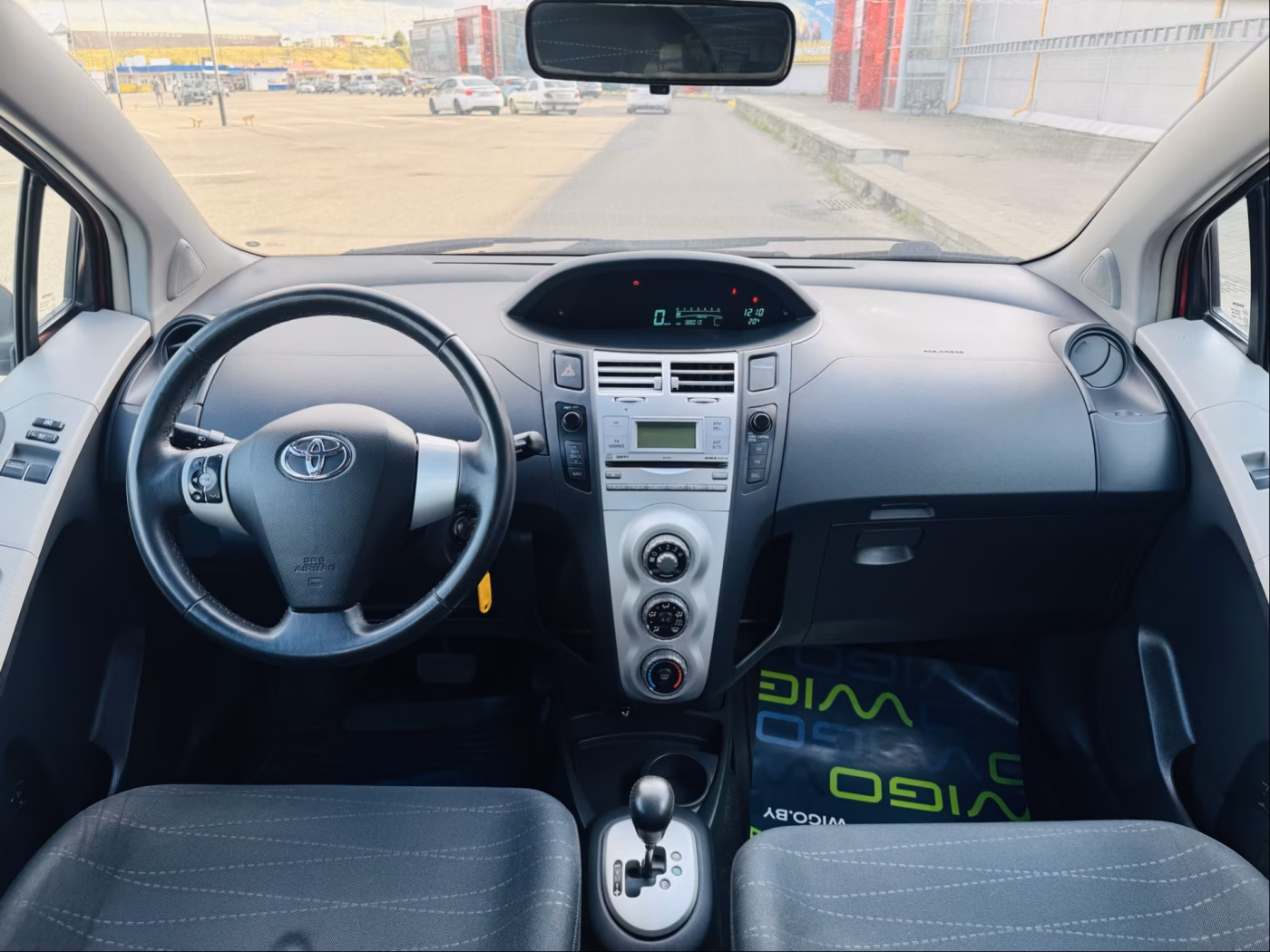 Toyota Yaris фото 9