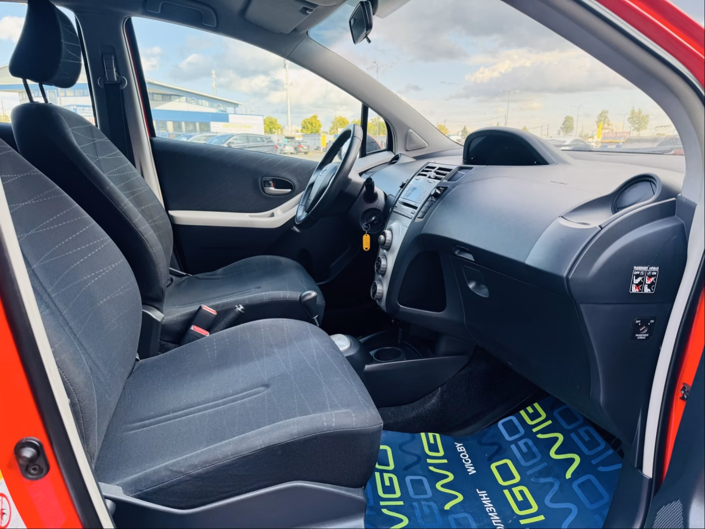 Toyota Yaris фото 8