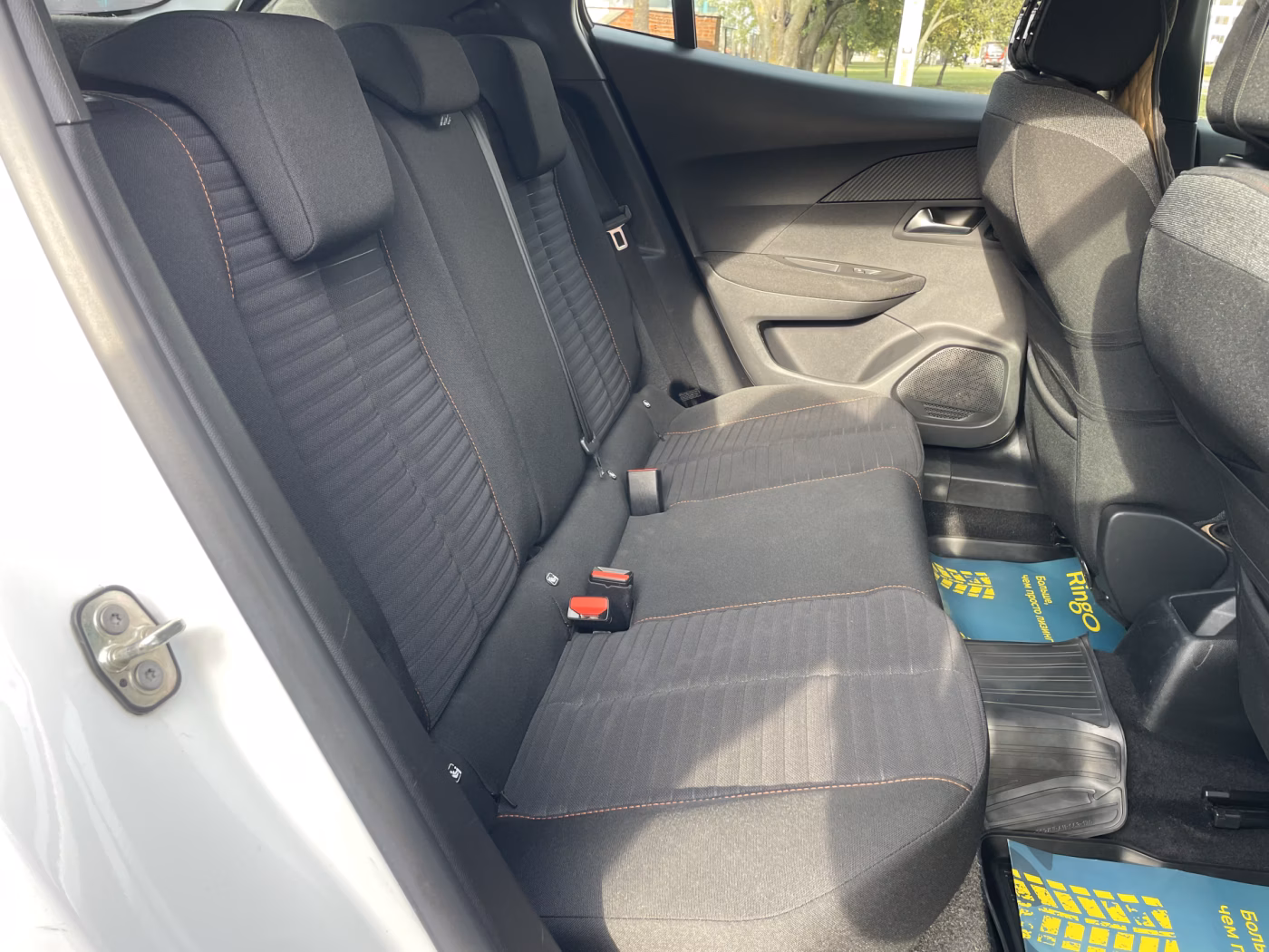 Peugeot 2008 фото 10