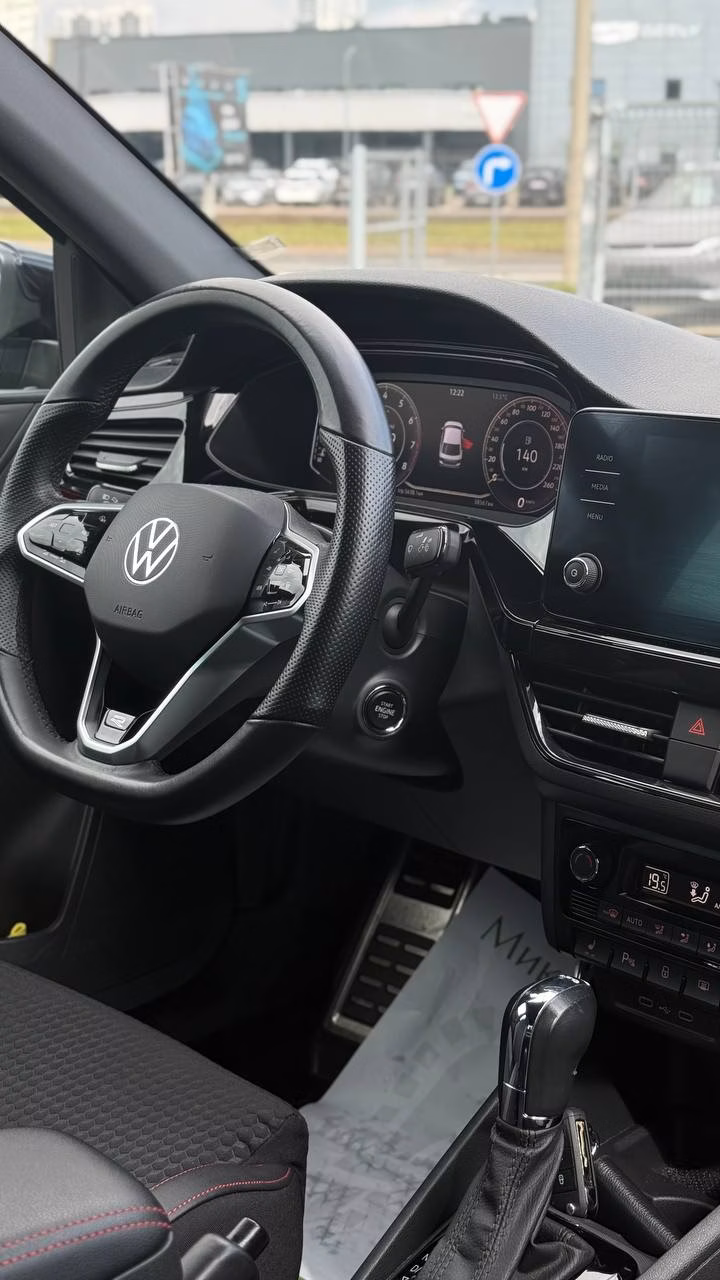 Volkswagen Polo Sedan фото 12