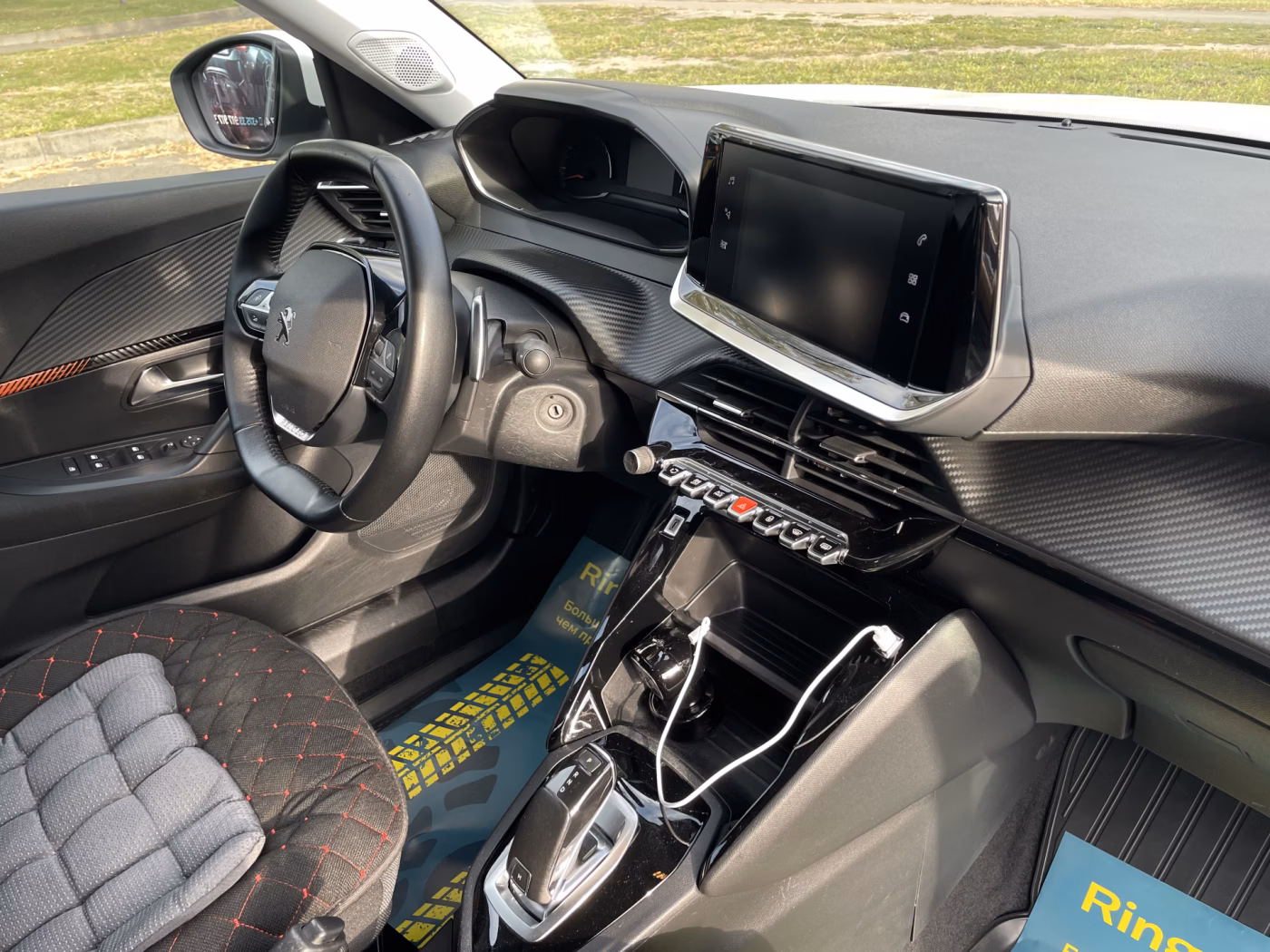 Peugeot 2008 фото 12