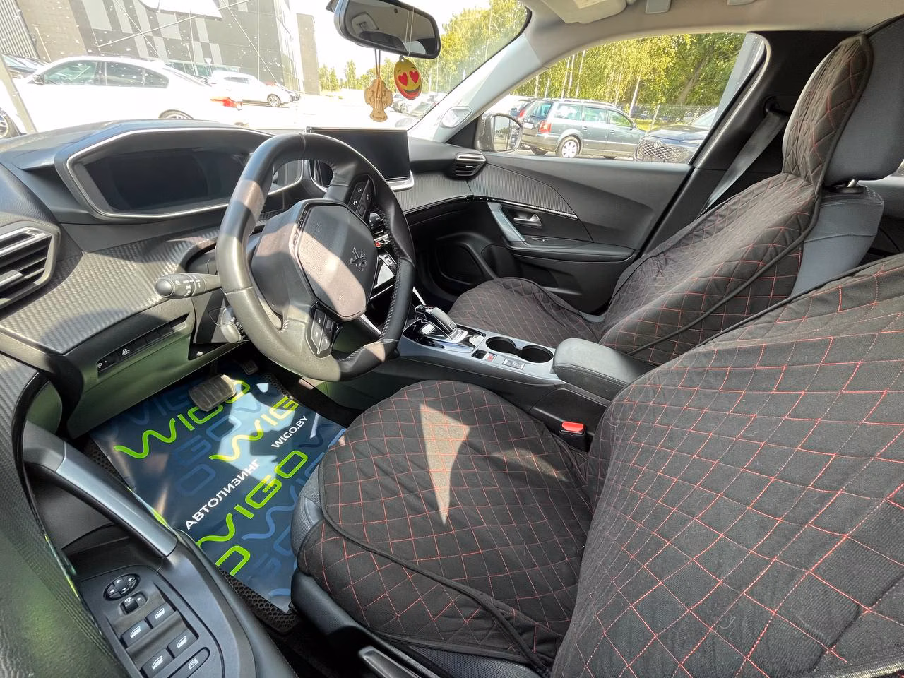 Peugeot 2008 фото 9