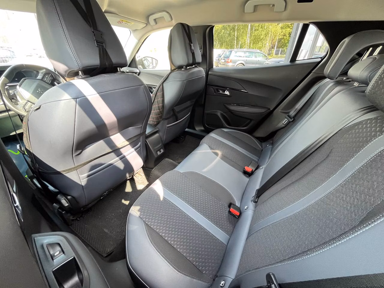 Peugeot 2008 фото 10