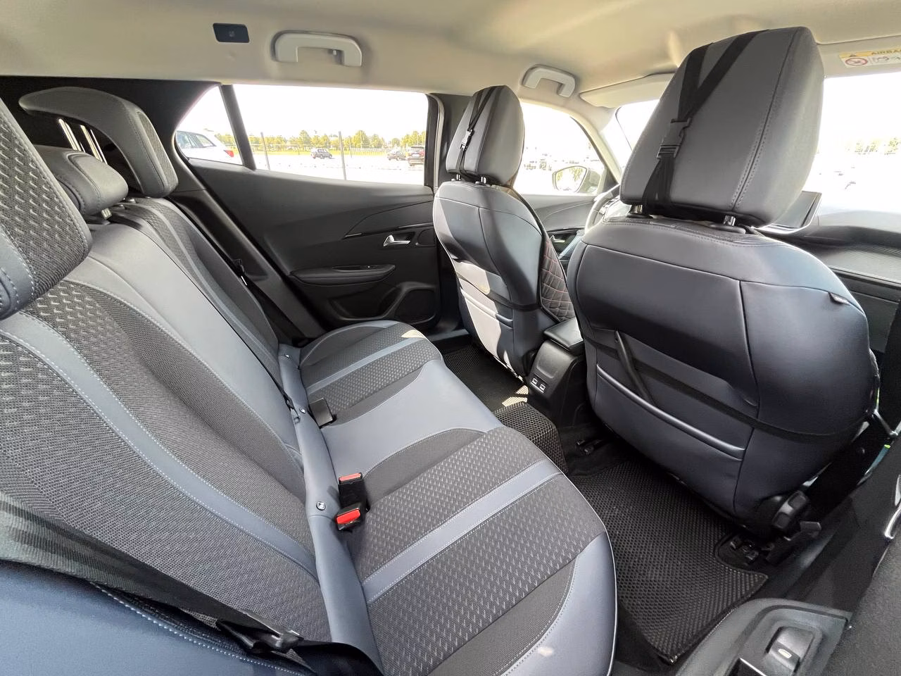 Peugeot 2008 фото 11
