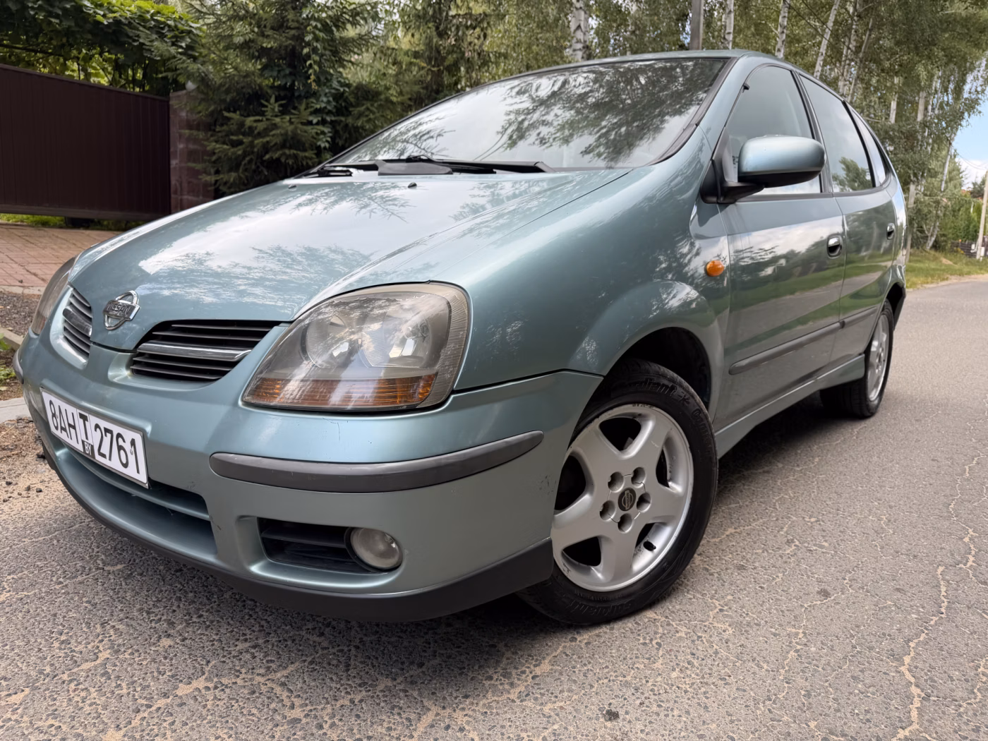 Nissan Almera Tino