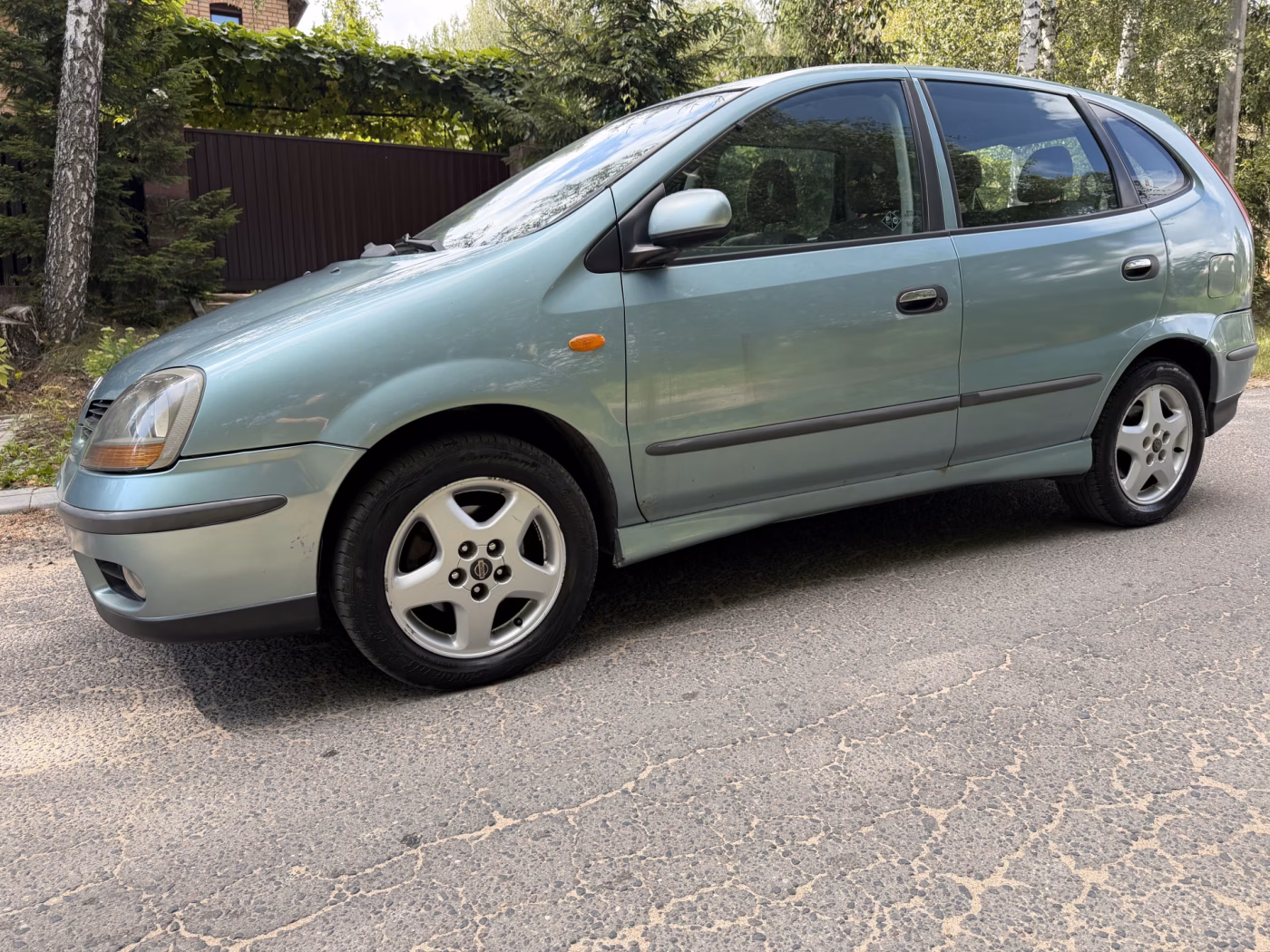 Nissan Almera Tino фото 4