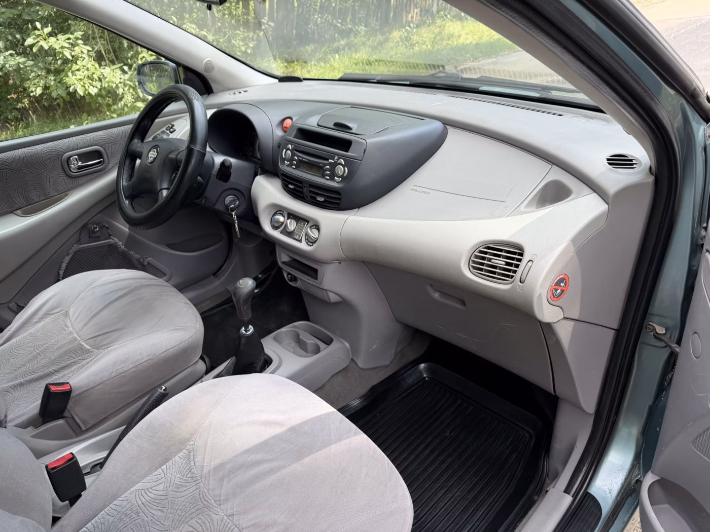 Nissan Almera Tino фото 8