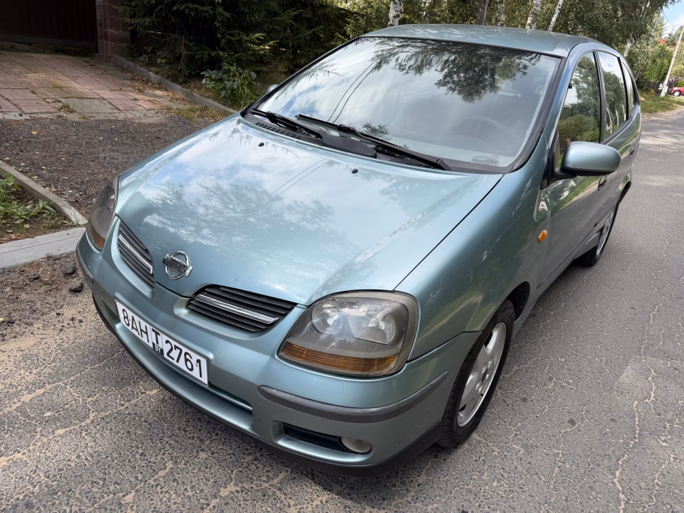 Nissan Almera Tino фото 2