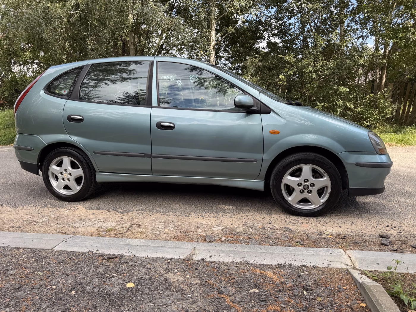 Nissan Almera Tino фото 7