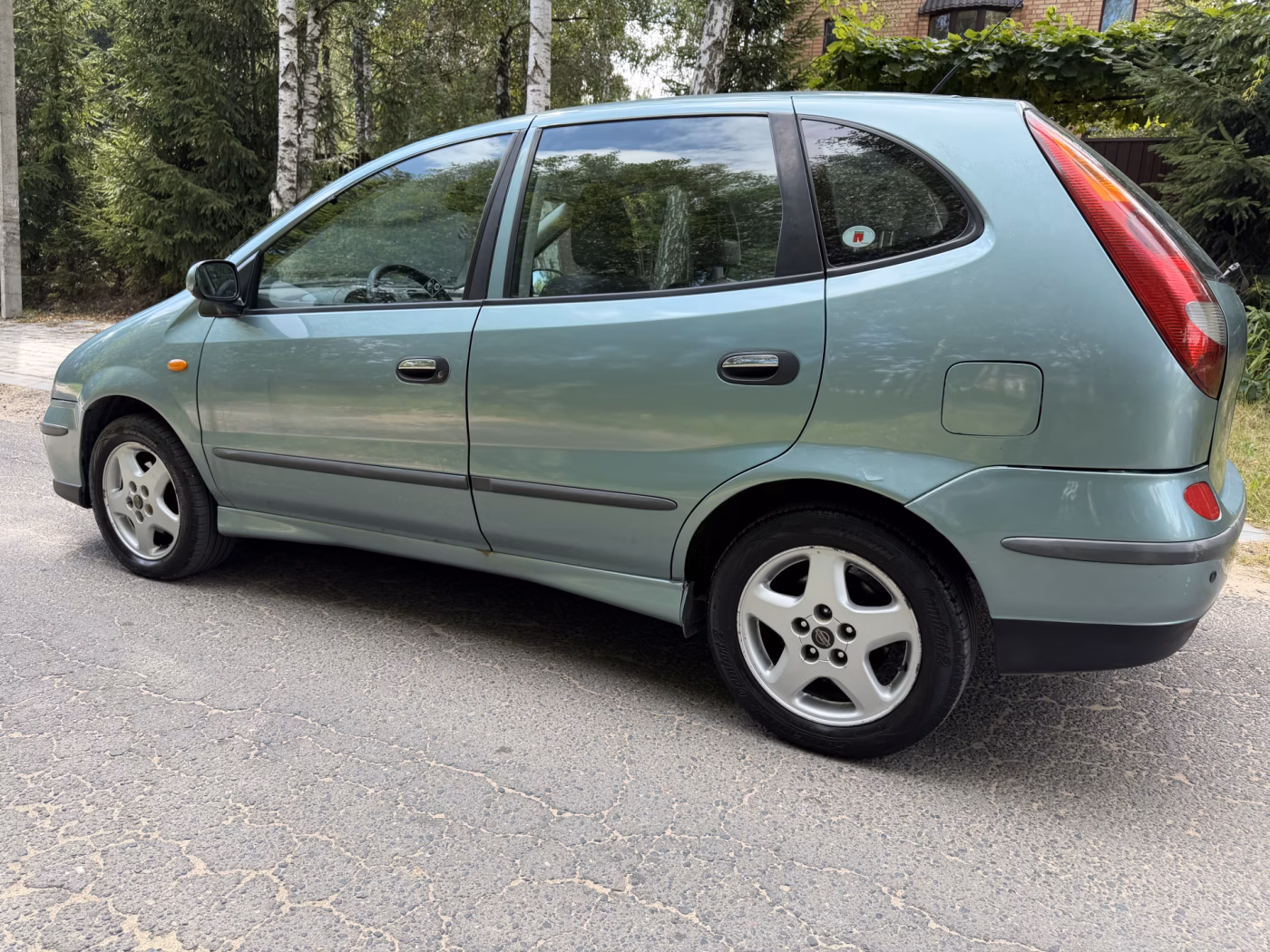 Nissan Almera Tino фото 12