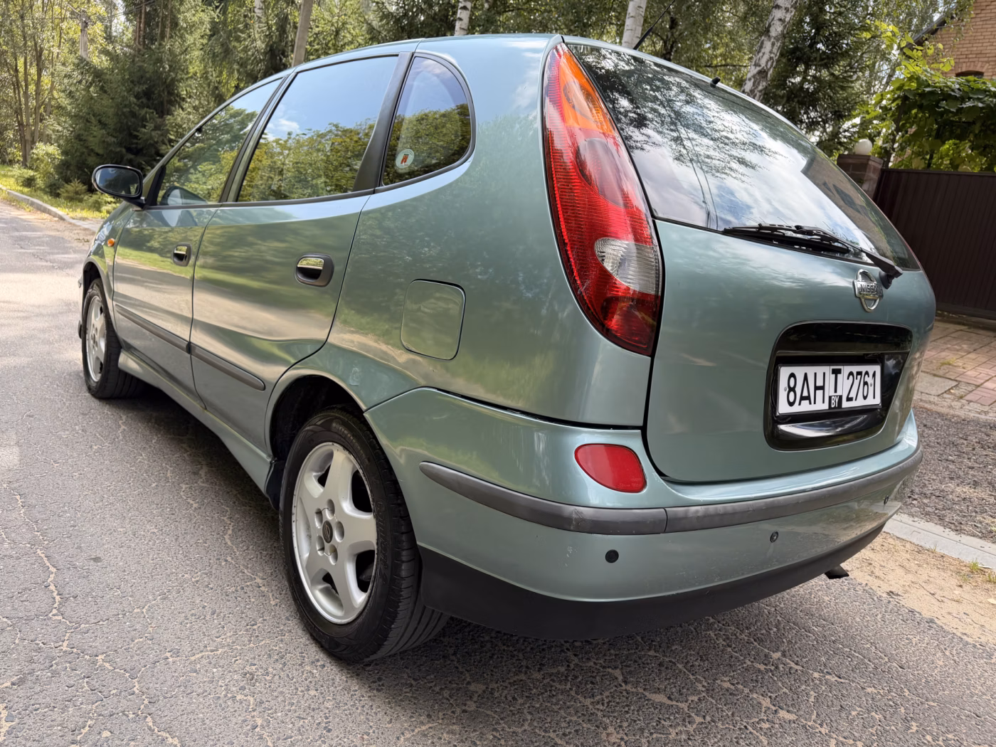 Nissan Almera Tino фото 10