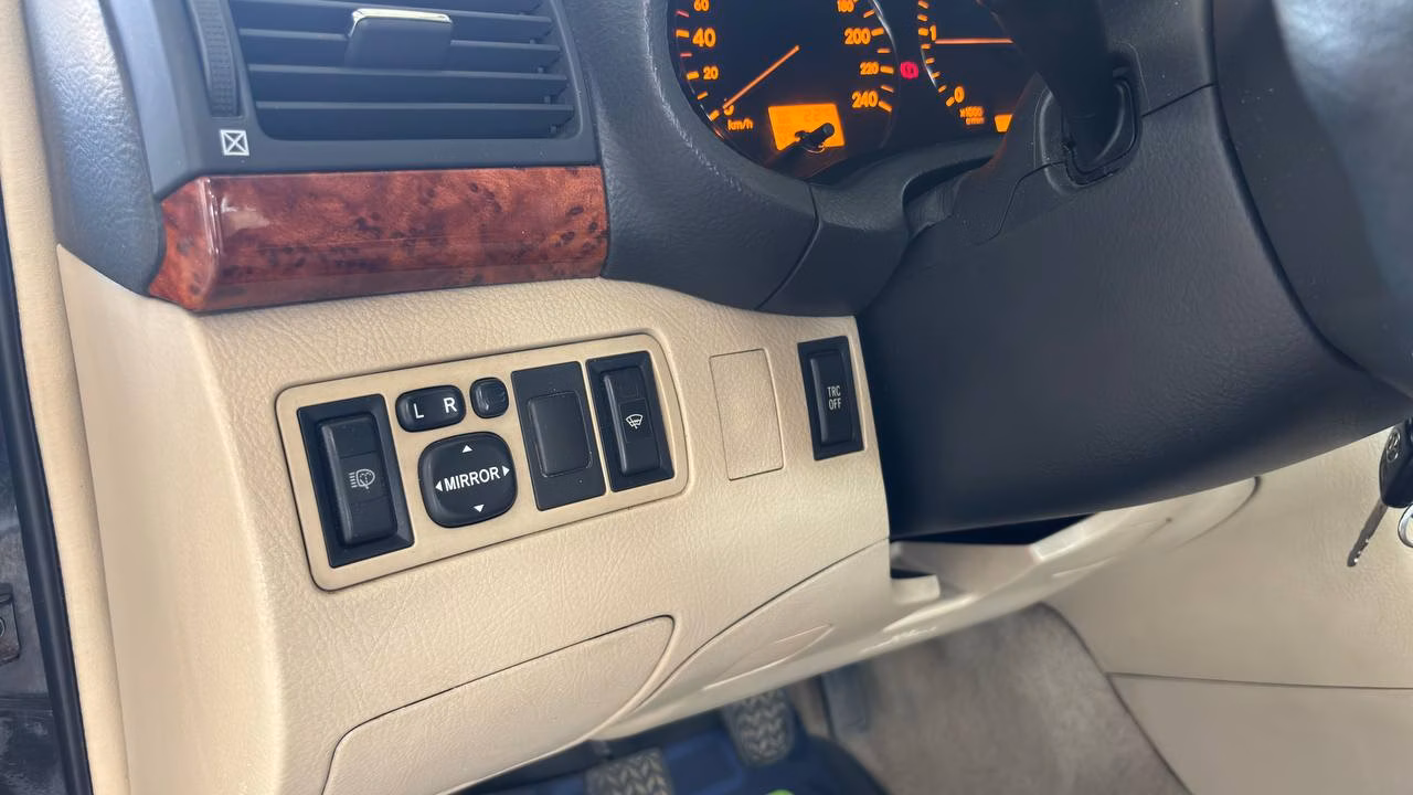 Toyota Avensis фото 10