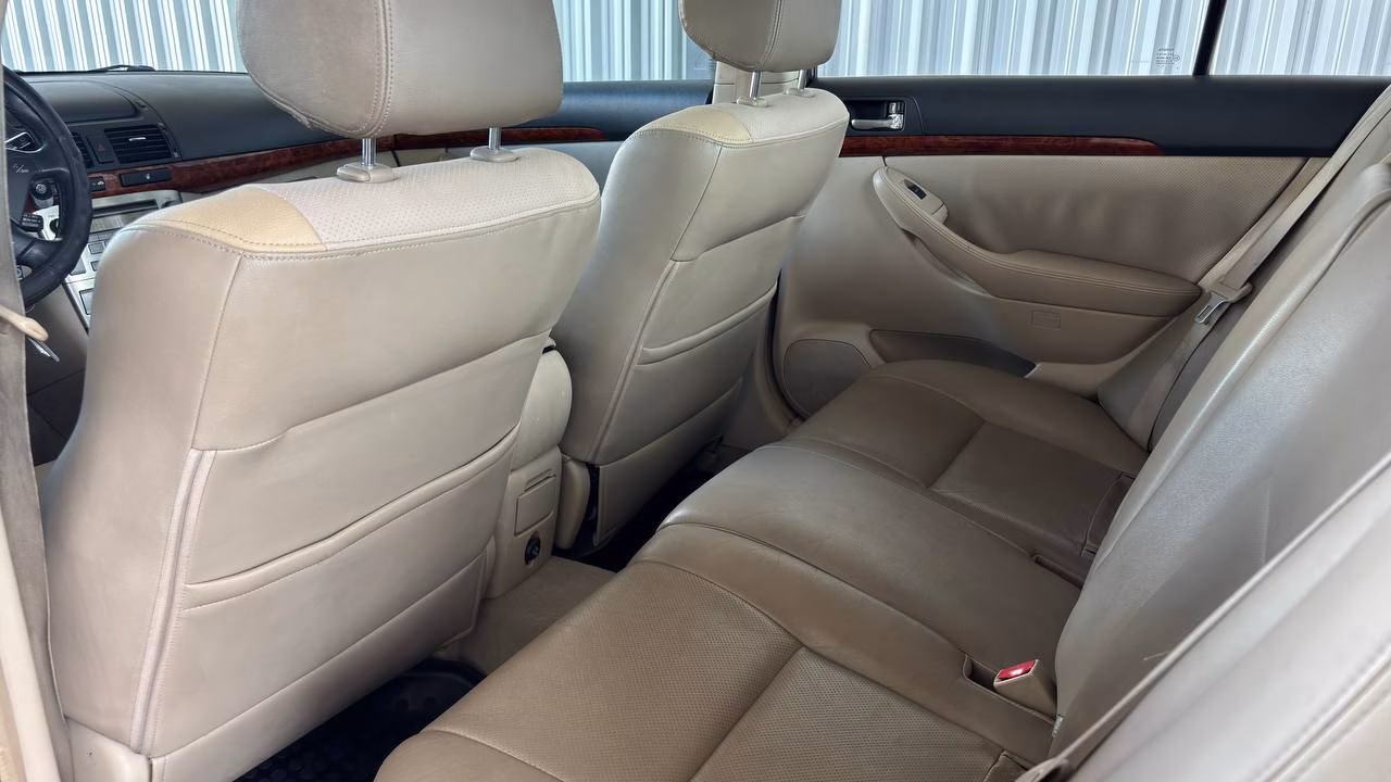 Toyota Avensis фото 11