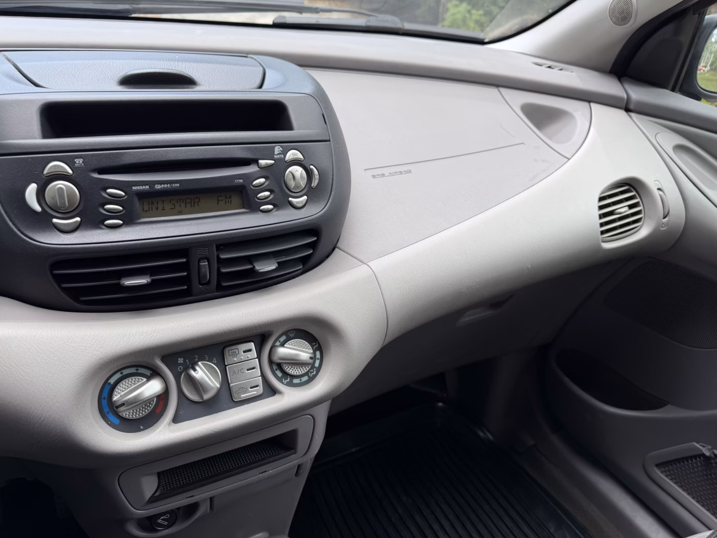 Nissan Almera Tino фото 17