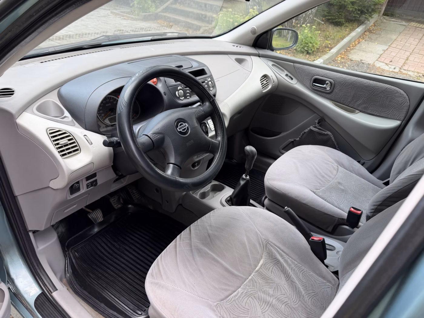 Nissan Almera Tino фото 14