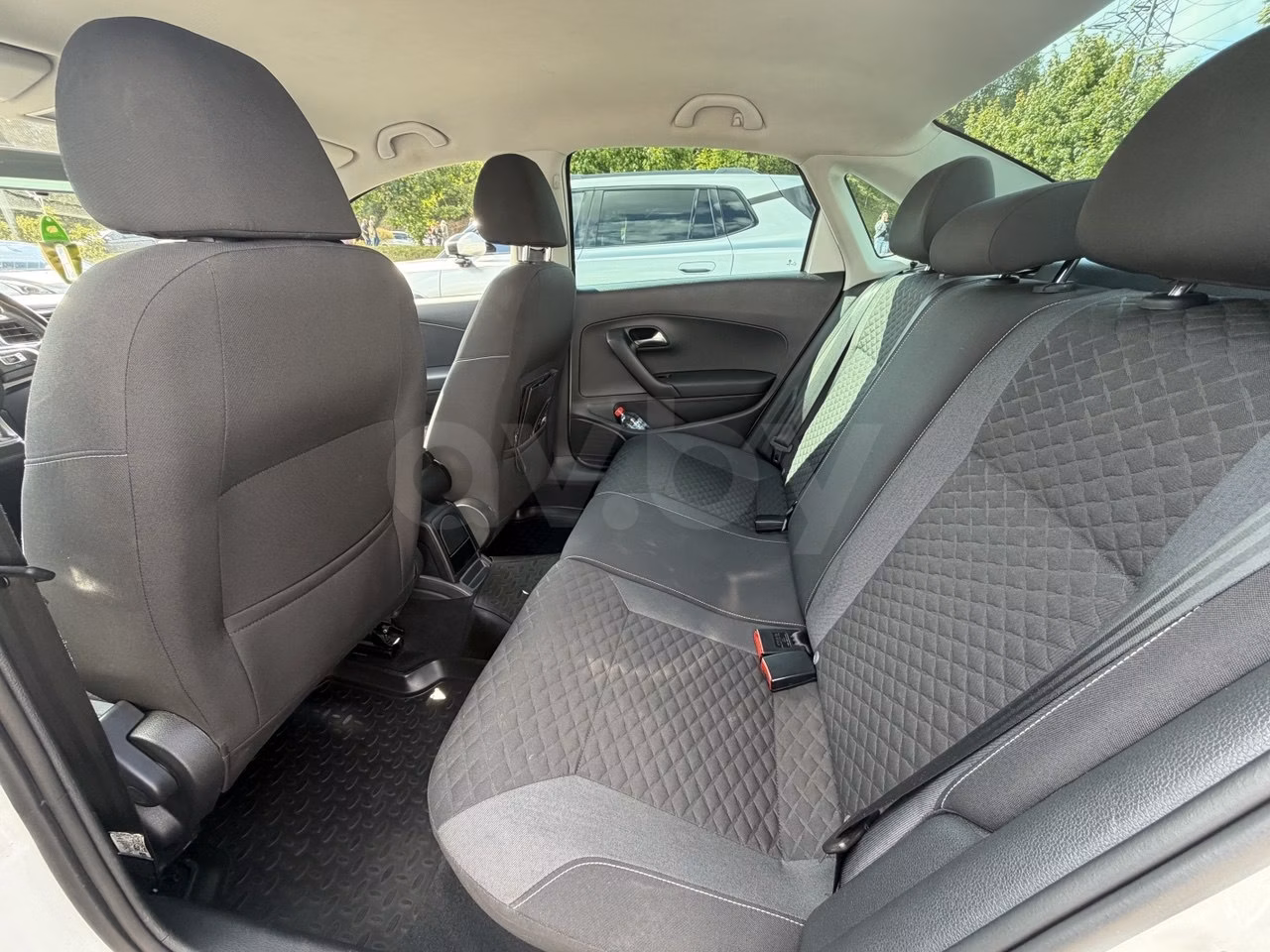 Volkswagen Polo Sedan фото 7
