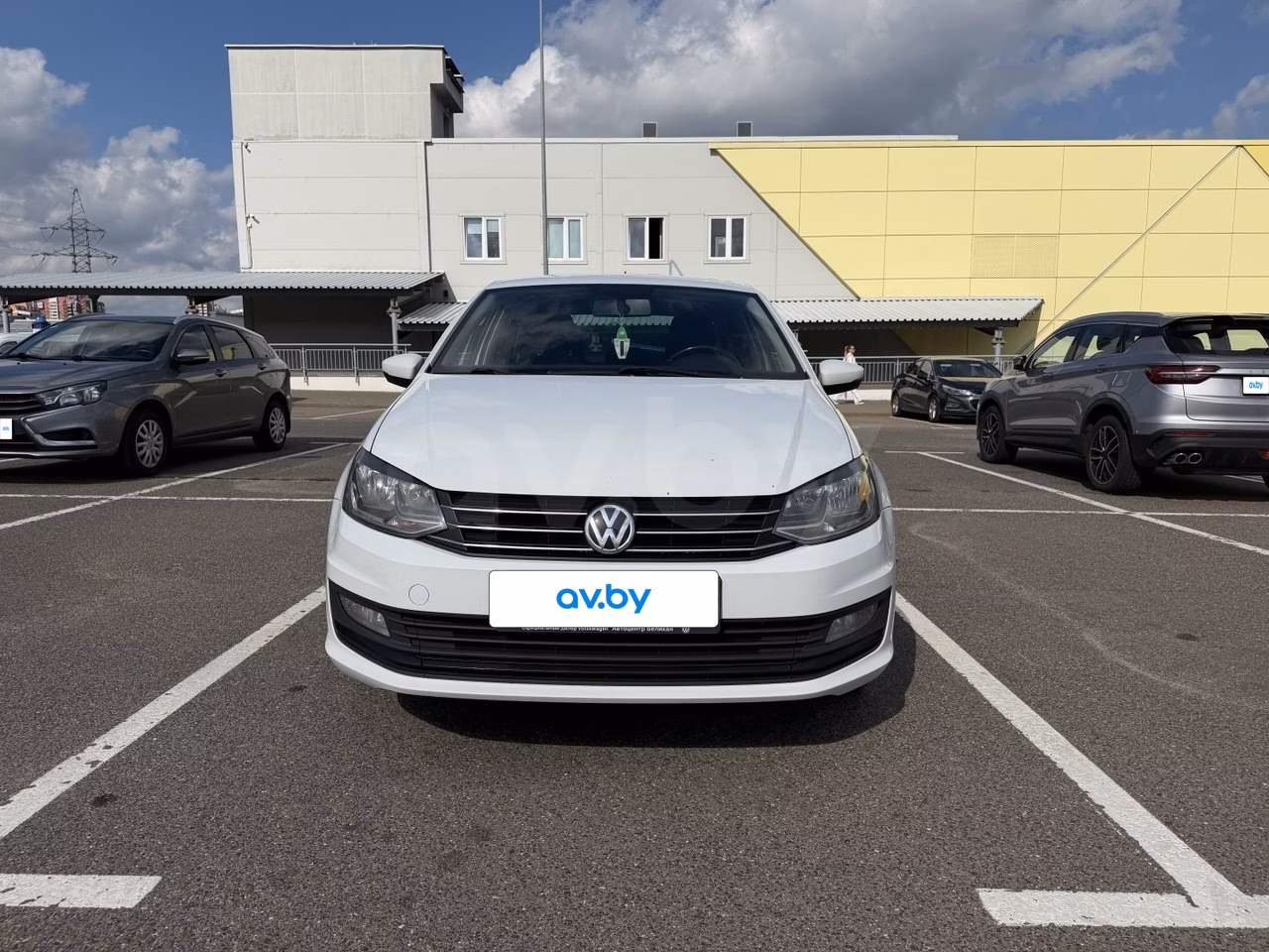 Volkswagen Polo Sedan фото 2