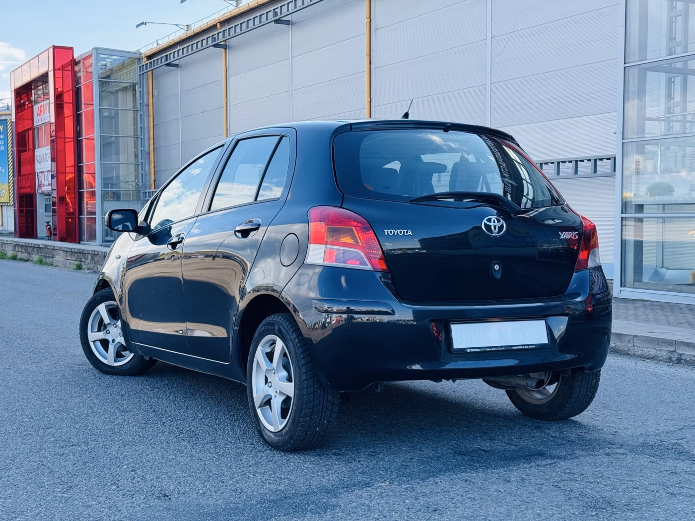 Toyota Yaris фото 4