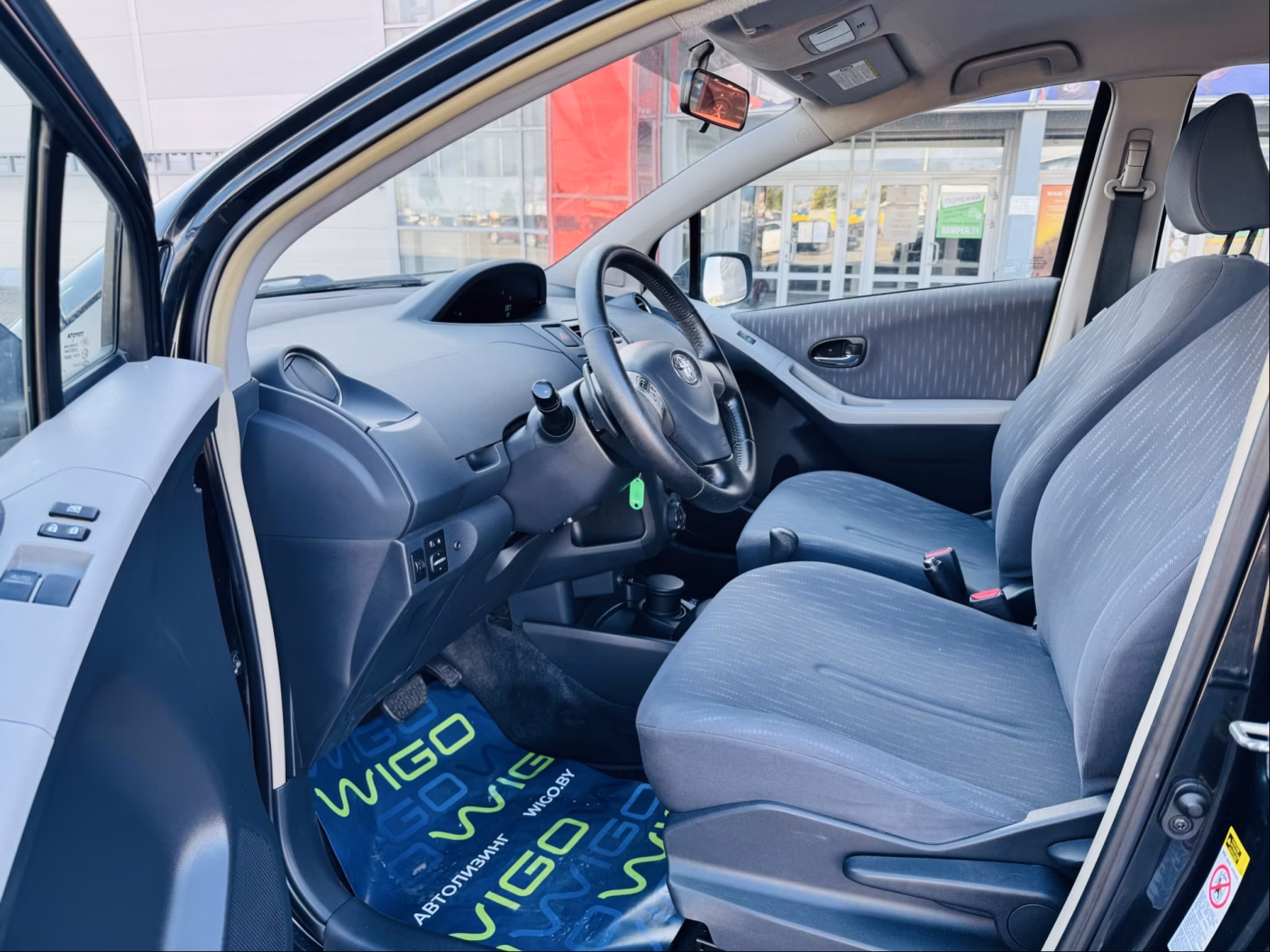 Toyota Yaris фото 5