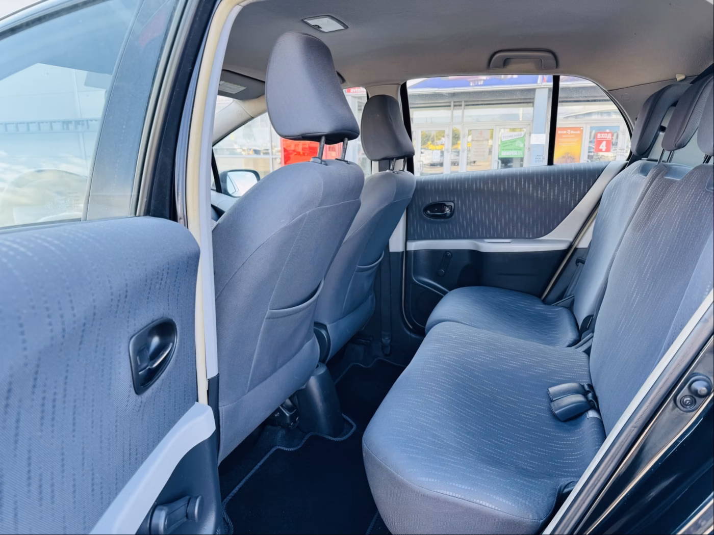 Toyota Yaris фото 6