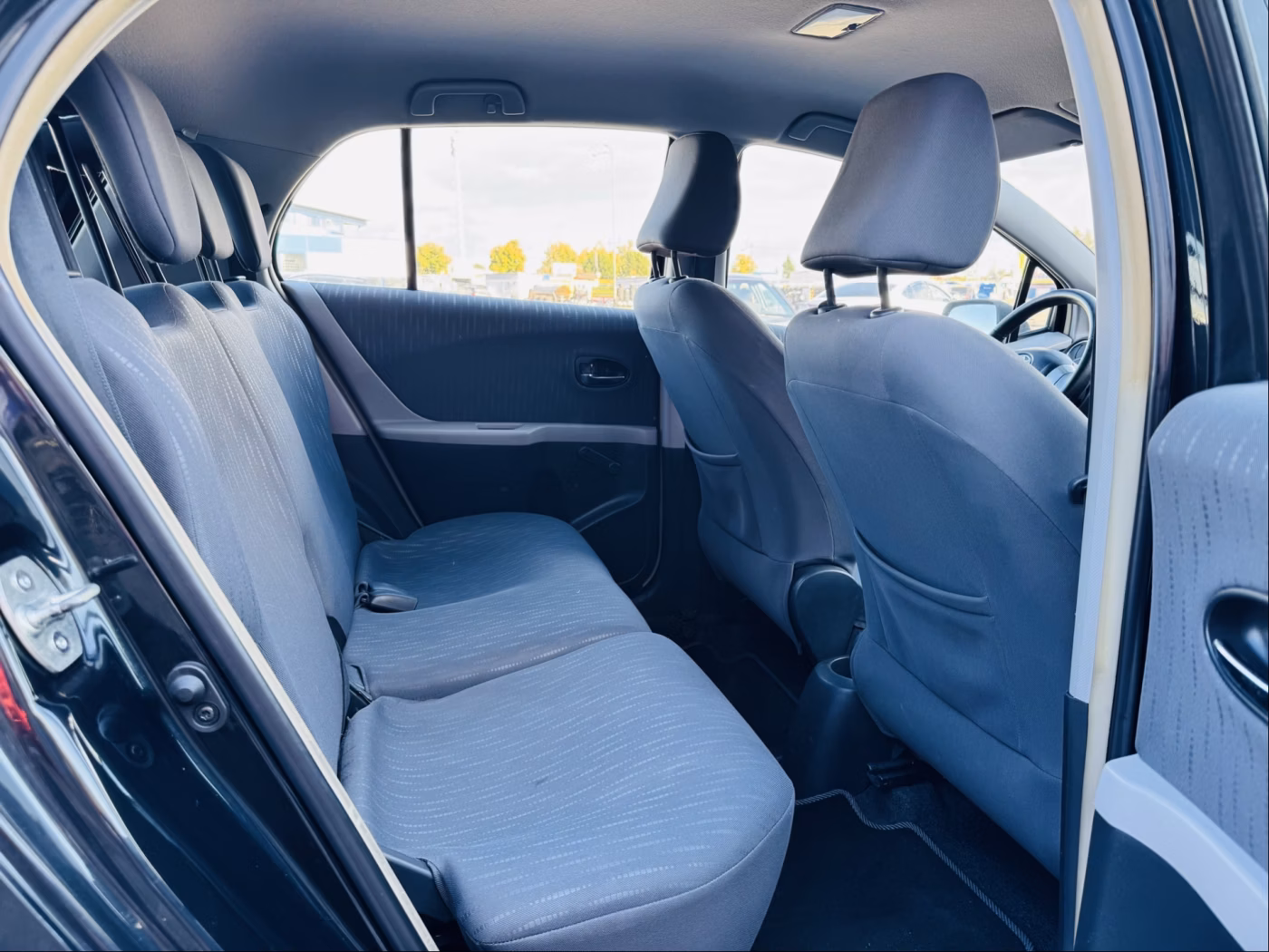 Toyota Yaris фото 7