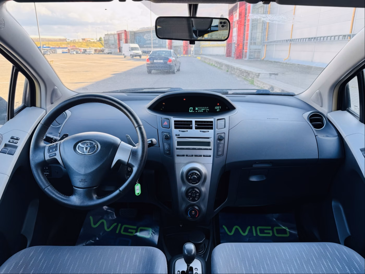 Toyota Yaris фото 9
