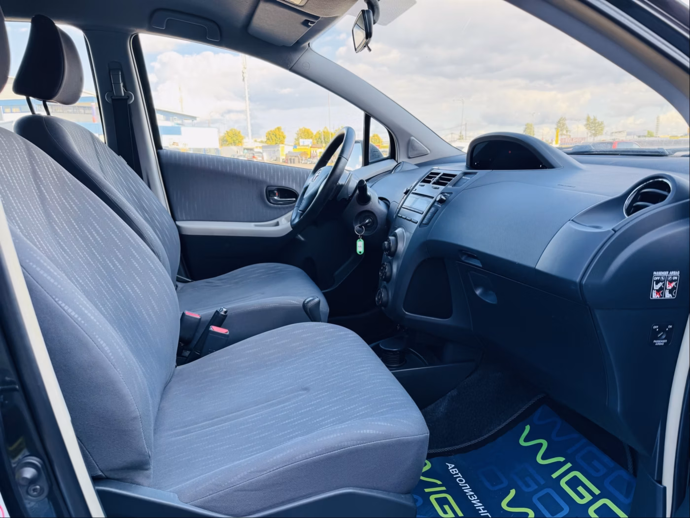 Toyota Yaris фото 8