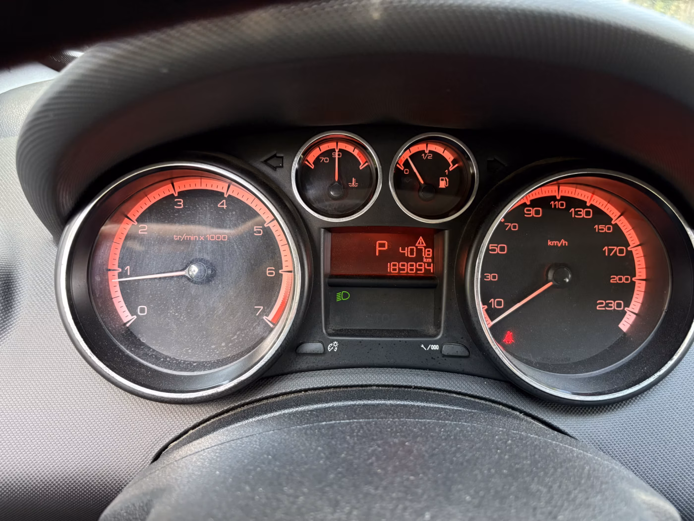 Peugeot 308 фото 11