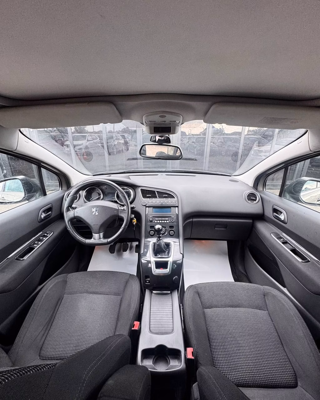 Peugeot 5008 фото 9