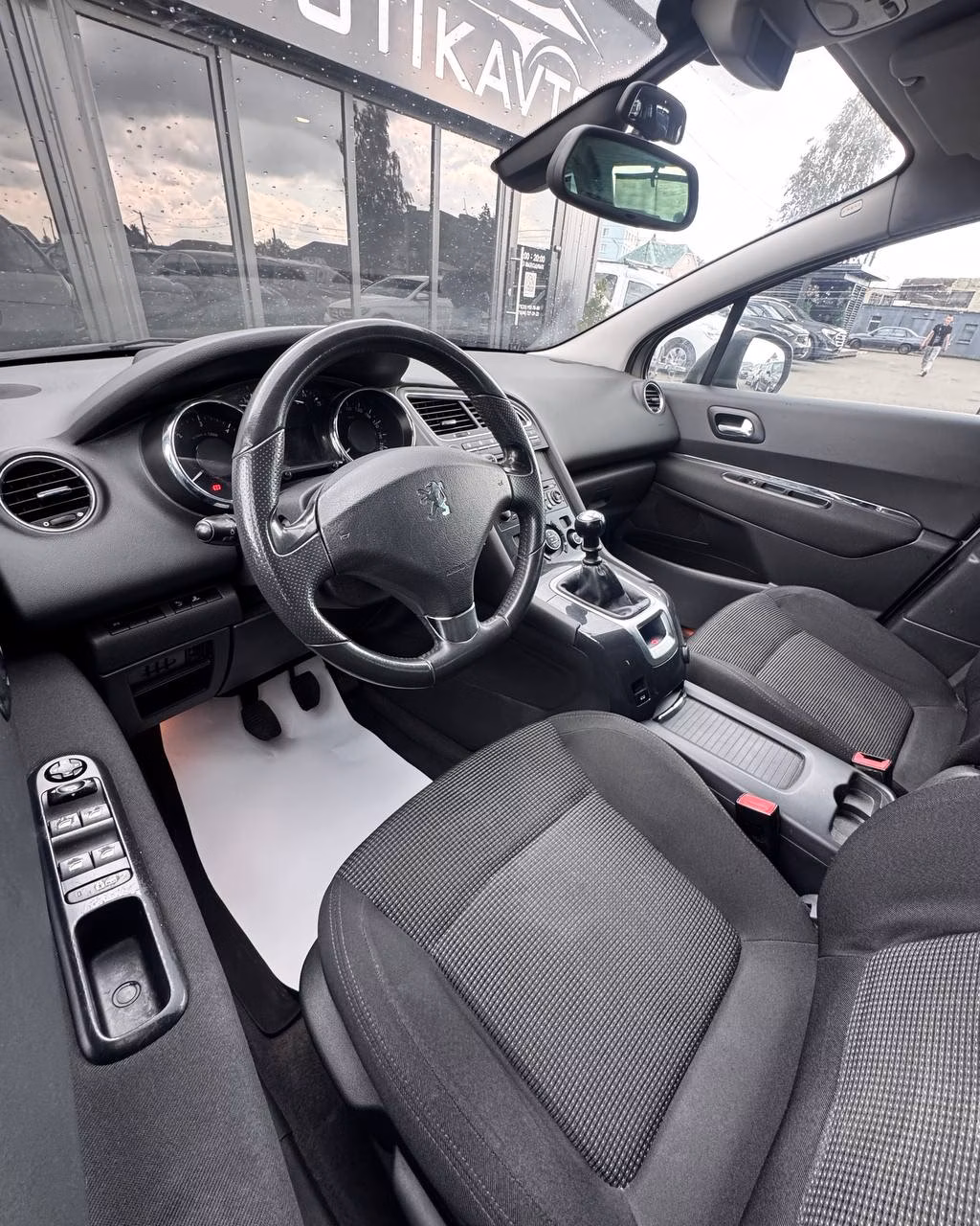 Peugeot 5008 фото 10