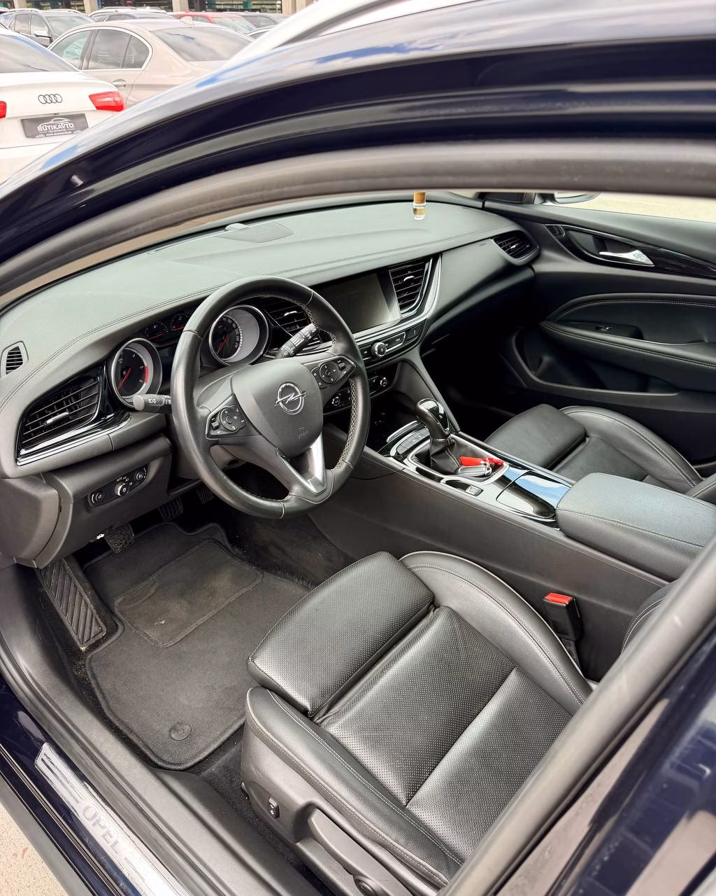Opel Insignia фото 10