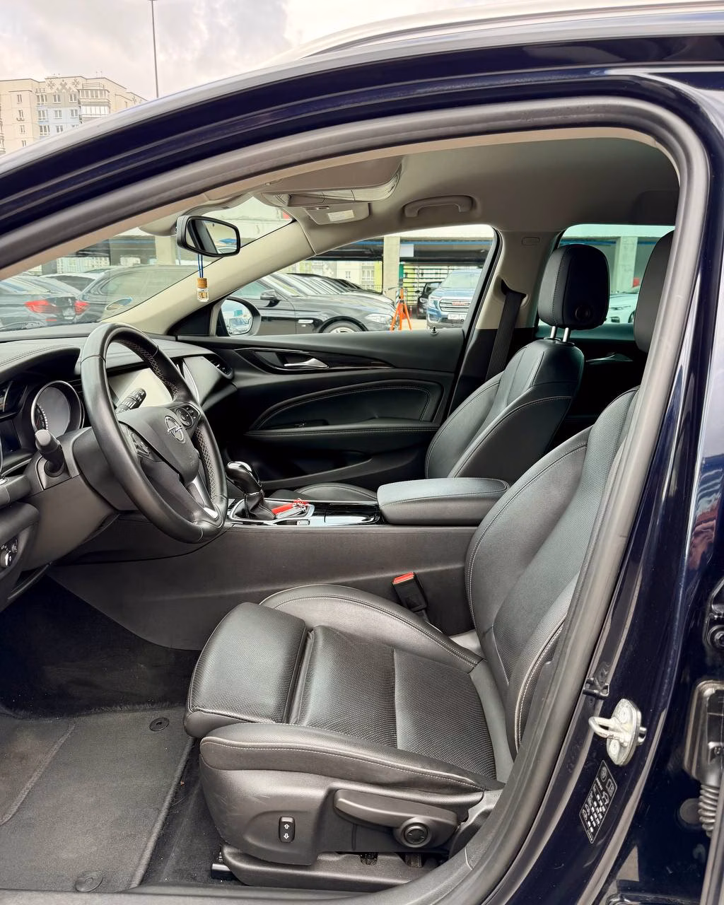 Opel Insignia фото 11