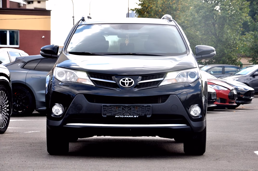 Toyota RAV4 фото 5