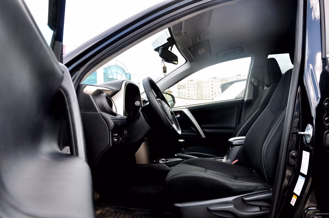 Toyota RAV4 фото 7