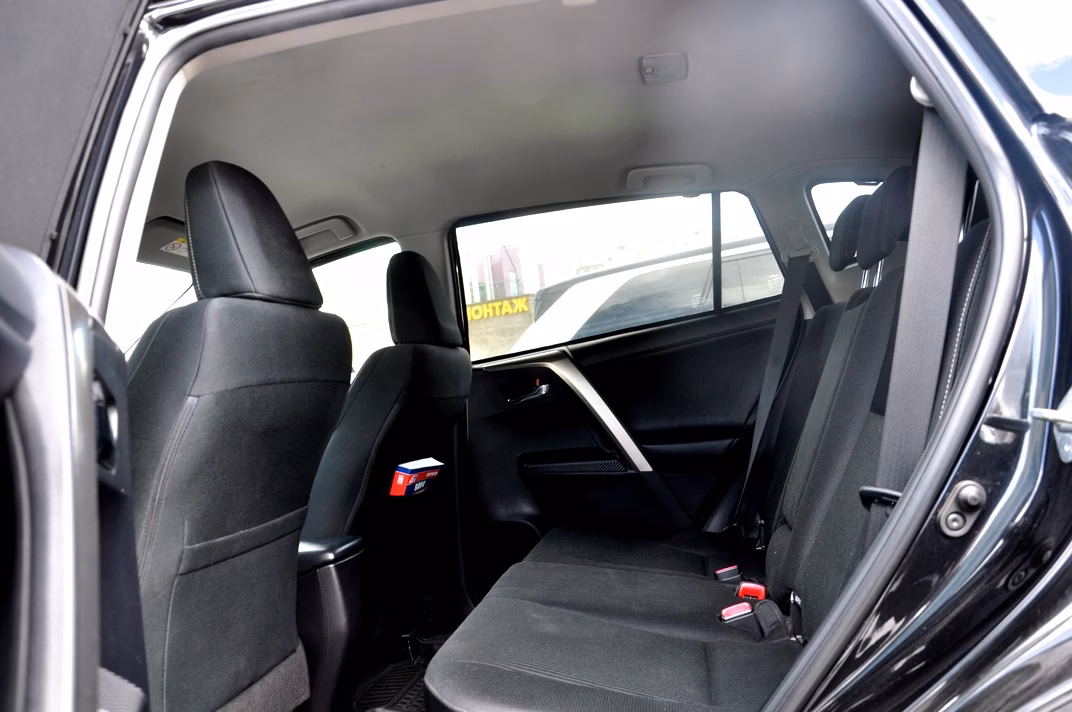 Toyota RAV4 фото 8