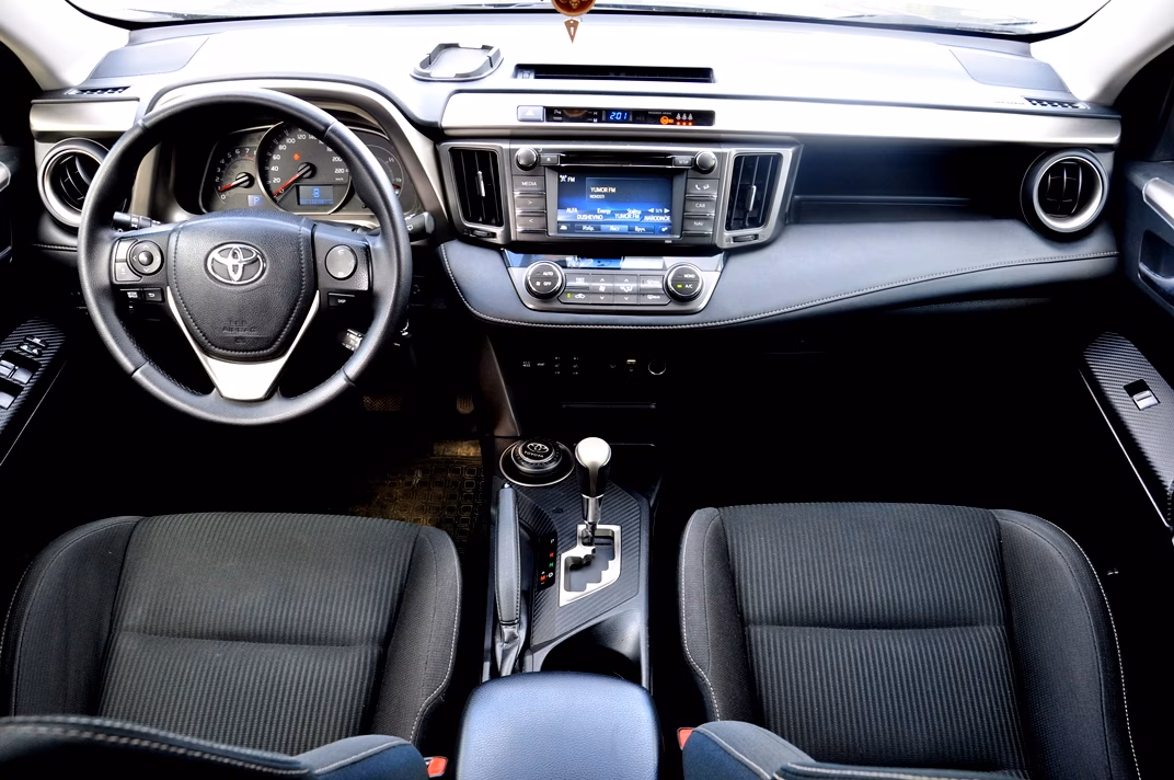 Toyota RAV4 фото 9