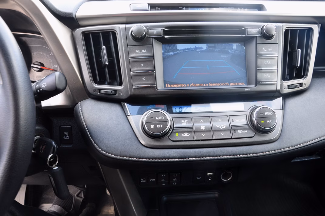 Toyota RAV4 фото 11