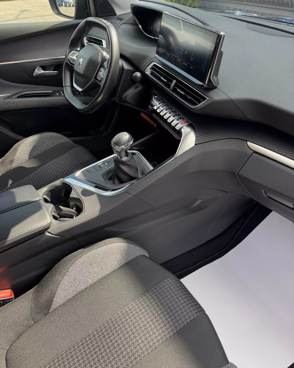 Peugeot 5008 фото 12