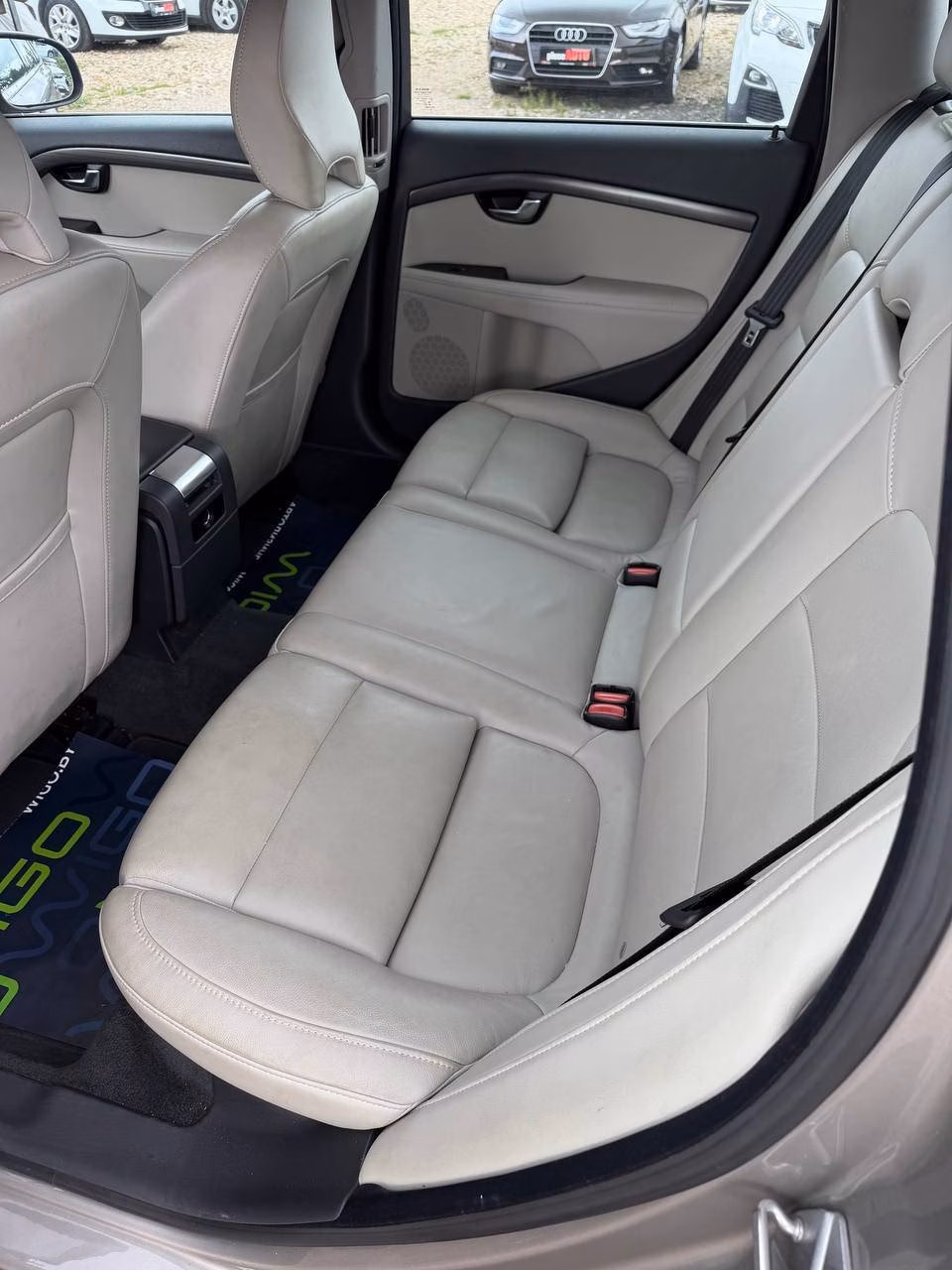 Volvo V70 фото 11