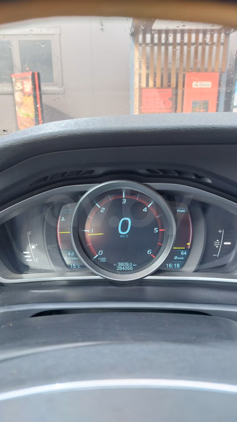 Volvo V40 фото 7
