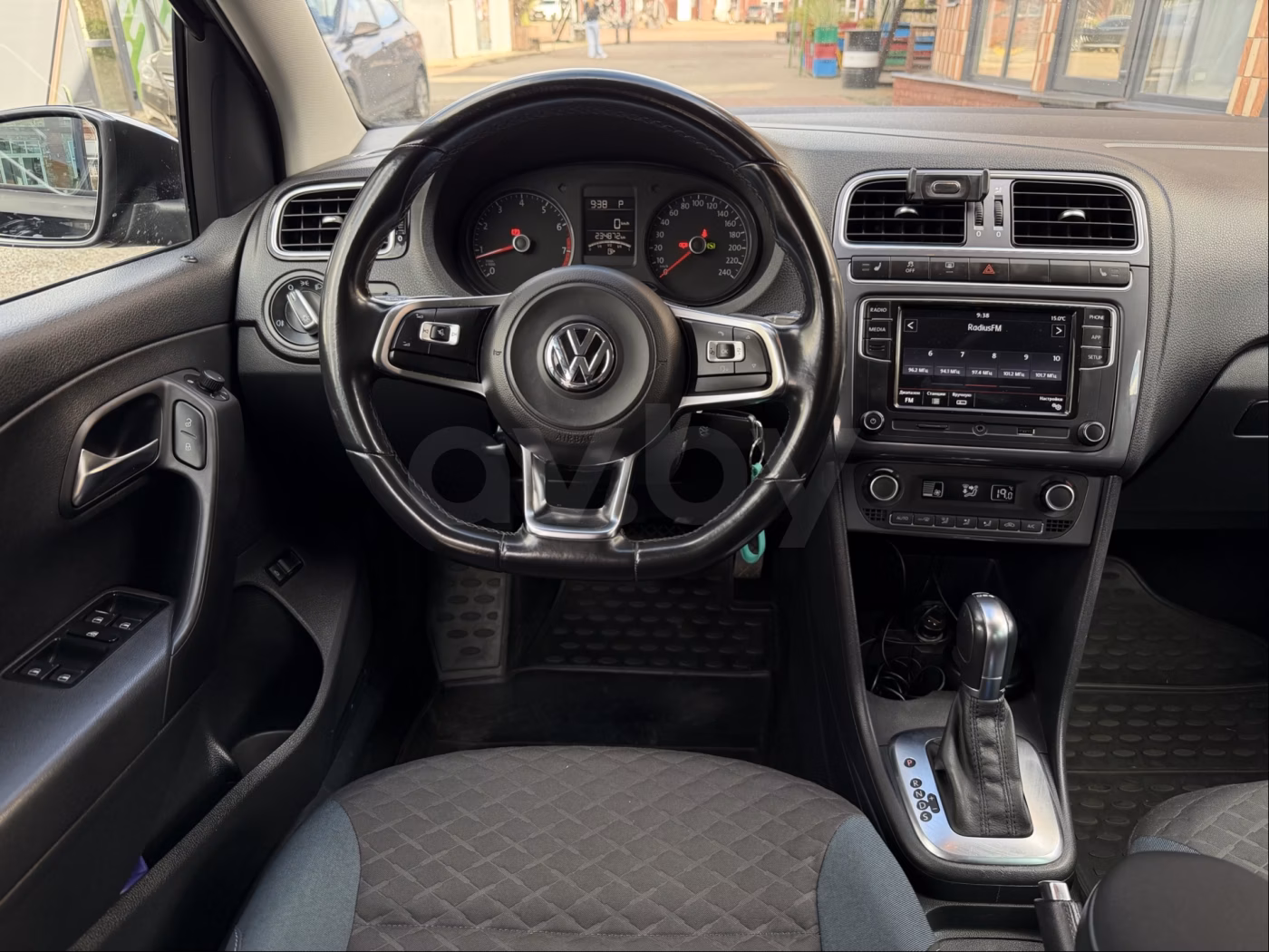 Volkswagen Polo Sedan фото 10